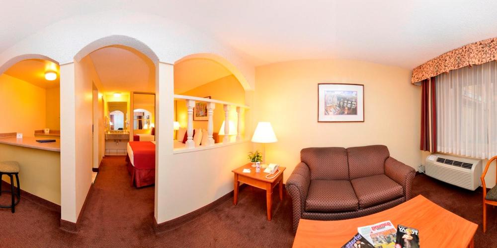 Queen Room with Pool View